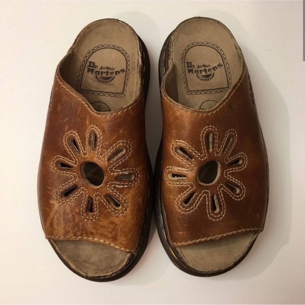 ISO DOC MARTIN FLOWER SANDALS!!!